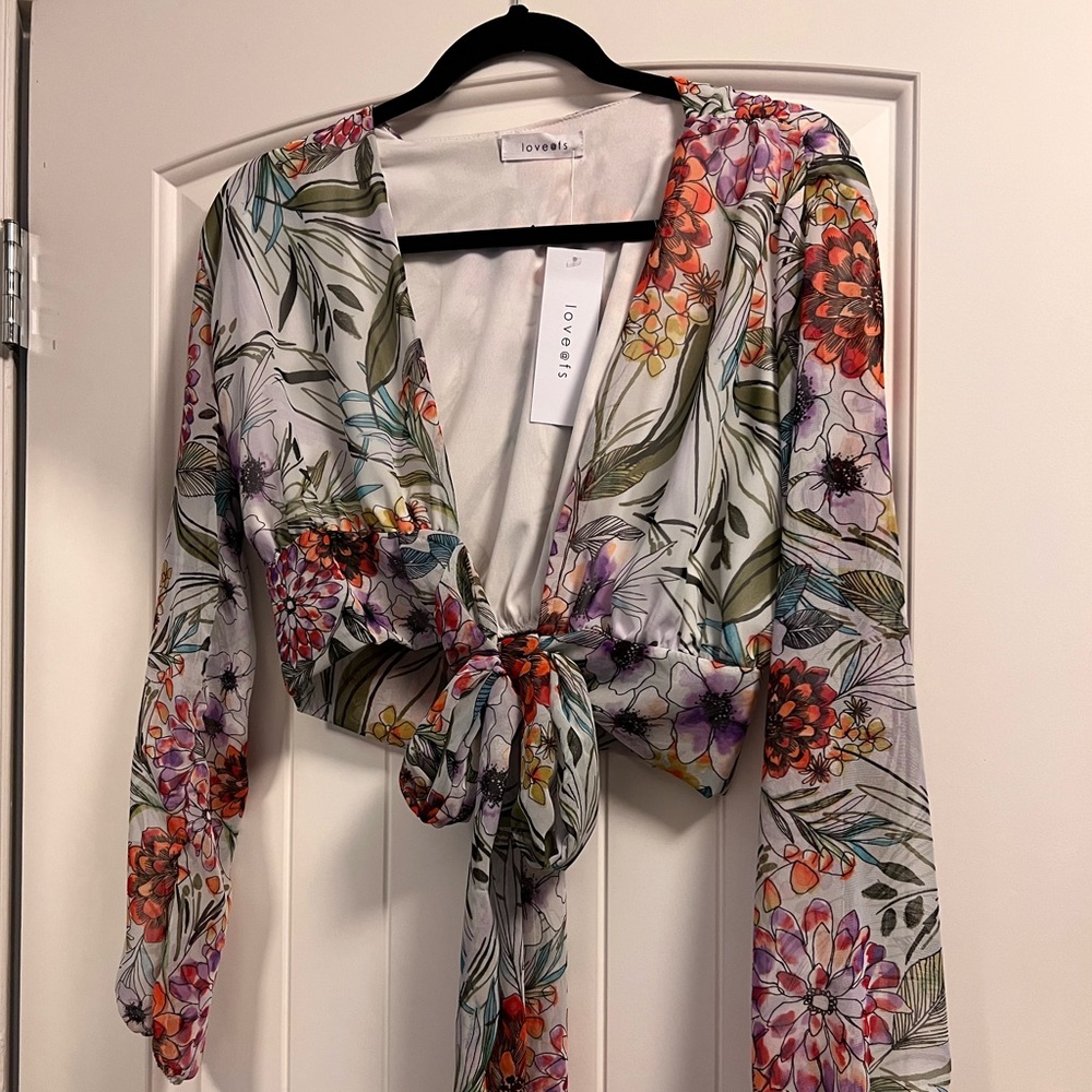 Vici floral tie, front crop blouse